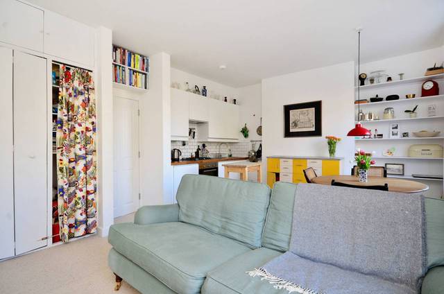  Image of 2 bedroom Flat for sale in Amhurst Road London N16 at Amhurst Road  Stoke Newington, N16 7UX