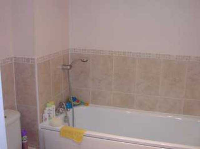  Image of 2 bedroom Flat to rent in Baddesley Road Chandler