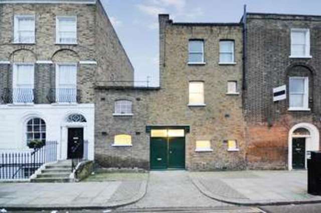  Image of 3 bedroom Flat to rent in Amwell Street London EC1R at Clerkenwell  Pentonville, EC1R 1XS