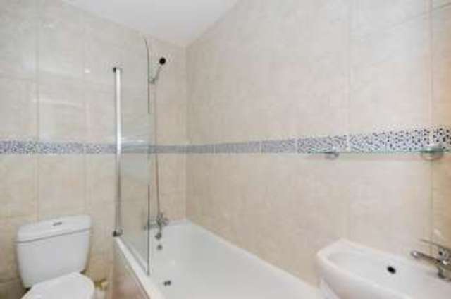  Image of 3 bedroom Flat to rent in Amwell Street London EC1R at Clerkenwell  Pentonville, EC1R 1XS