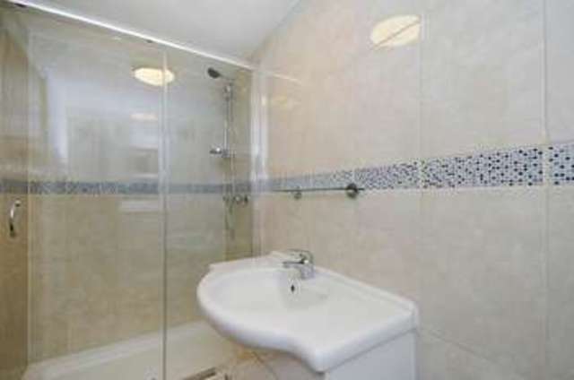  Image of 3 bedroom Flat to rent in Amwell Street London EC1R at Clerkenwell  Pentonville, EC1R 1XS