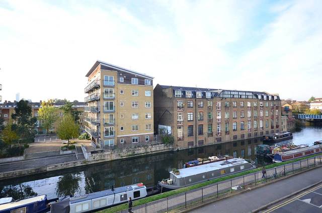  Image of 2 bedroom Flat for sale in Andrews Road London E8 at Andrews Road  Broadway Market, E8 4QF