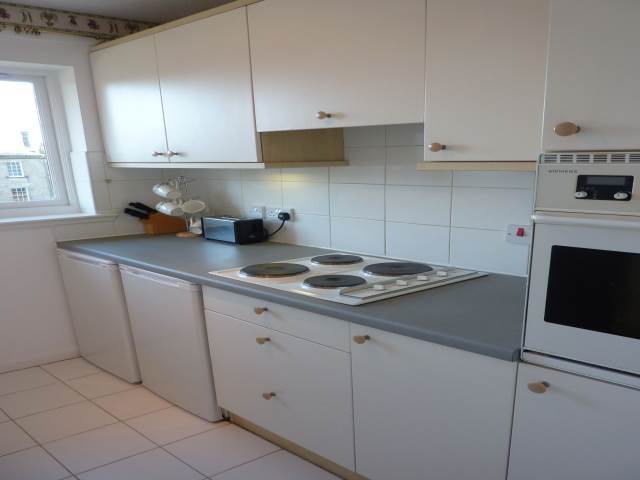  Image of 2 bedroom Flat to rent in Annfield Gardens Stirling FK8 at Stirling Town Stirling Stirling, FK8 2BJ