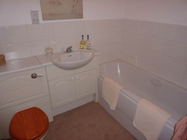  Image of 2 bedroom Flat to rent in Annfield Gardens Stirling FK8 at Stirling Town Stirling Stirling, FK8 2BJ