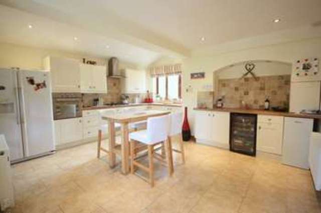  Image of 4 bedroom Detached house for sale in Antrobus Close Hatton Warwick CV35 at Antrobus Close  Warwick, CV35 7BW