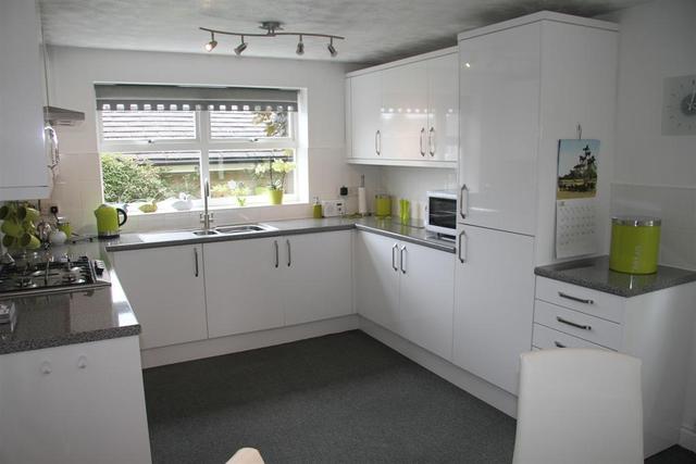  Image of 4 bedroom Detached house for sale in Apperley Road Apperley Bridge Bradford BD10 at Bradford  Calverley, BD10 9TP