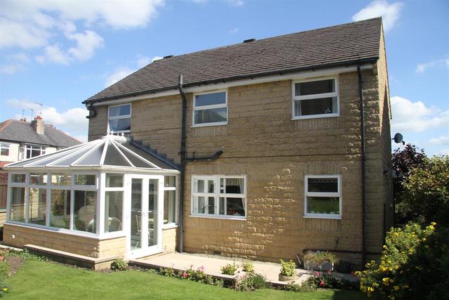  Image of 4 bedroom Detached house for sale in Apperley Road Apperley Bridge Bradford BD10 at Bradford  Calverley, BD10 9TP