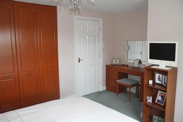  Image of 4 bedroom Detached house for sale in Apperley Road Apperley Bridge Bradford BD10 at Bradford  Calverley, BD10 9TP