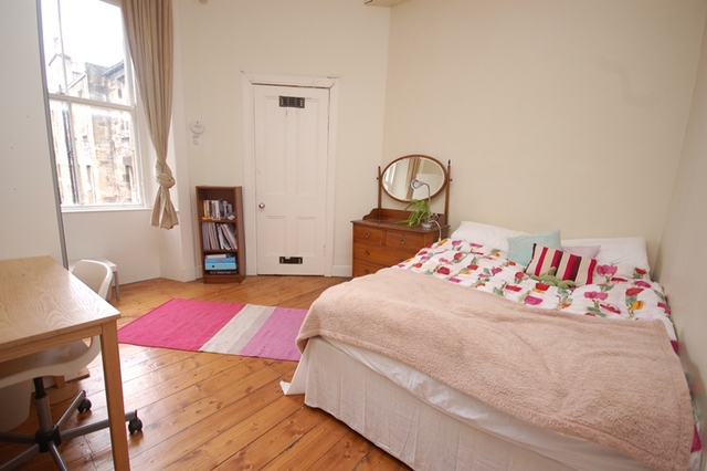  Image of 3 bedroom Flat to rent in Argyle Place Edinburgh EH9 at Meadows Edinburgh Edinburgh, EH9 1JJ