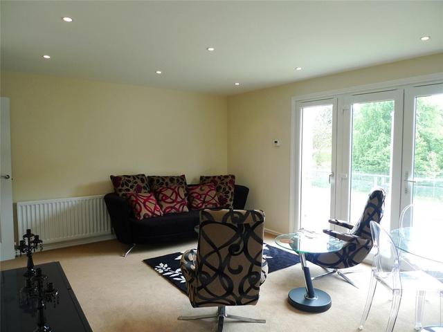  Image of 2 bedroom Flat to rent in Arneil Drive Edinburgh EH5 at Crewe Toll Edinburgh Edinburgh, EH5 2GR