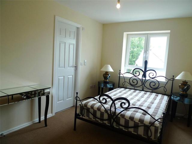  Image of 2 bedroom Flat to rent in Arneil Drive Edinburgh EH5 at Crewe Toll Edinburgh Edinburgh, EH5 2GR