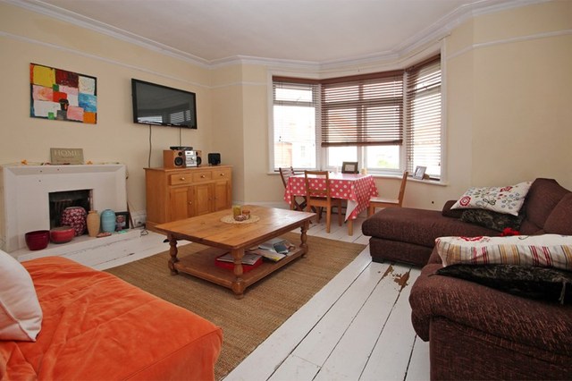  Image of 3 bedroom Flat for sale in Arnewood Road Southbourne Bournemouth BH6 at Arnewood Road Southbourne Bournemouth, BH6 5DH