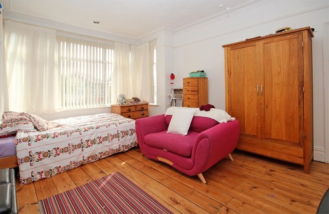  Image of 3 bedroom Flat for sale in Arnewood Road Southbourne Bournemouth BH6 at Arnewood Road Southbourne Bournemouth, BH6 5DH