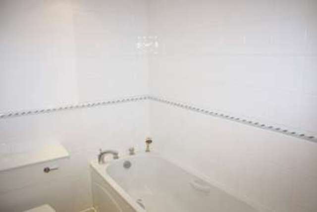  Image of 2 bedroom Flat for sale in Arnhem Place London E14 at 2 Arnhem Place  Docklands, E14 3RU