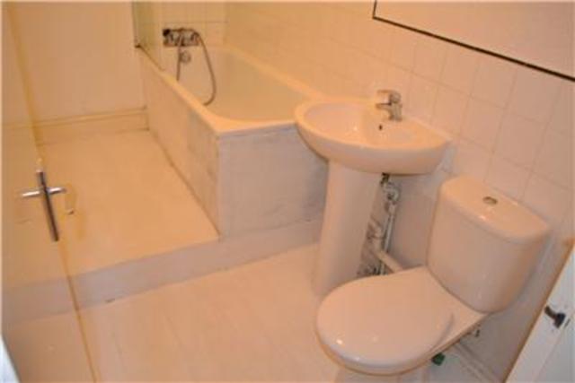  Image of 1 bedroom Flat to rent in Ashburnham Road Hastings TN35 at Hastings Ore, TN35 5JH