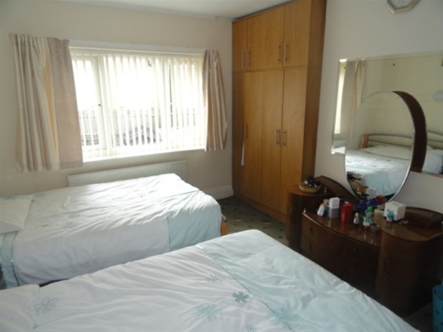  Image of 6 bedroom Semi-Detached house for sale in Ashfield Avenue Bradford BD9 at Heaton/Shipley, BD9 4EH