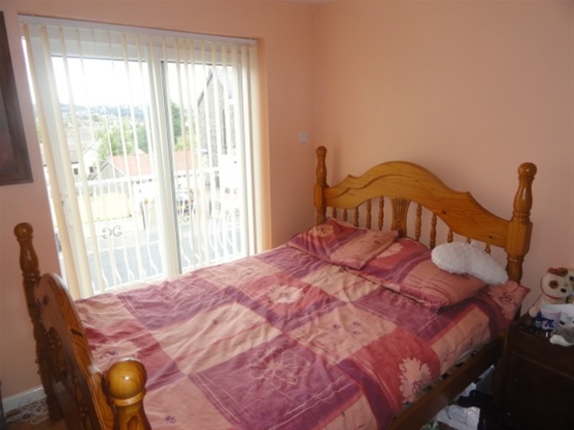  Image of 6 bedroom Semi-Detached house for sale in Ashfield Avenue Bradford BD9 at Heaton/Shipley, BD9 4EH