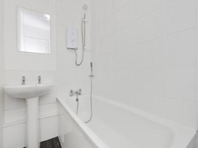  Image of 2 bedroom Flat to rent in Ashvale Place Aberdeen AB10 at Aberdeen  Aberdeen, AB10 6PX