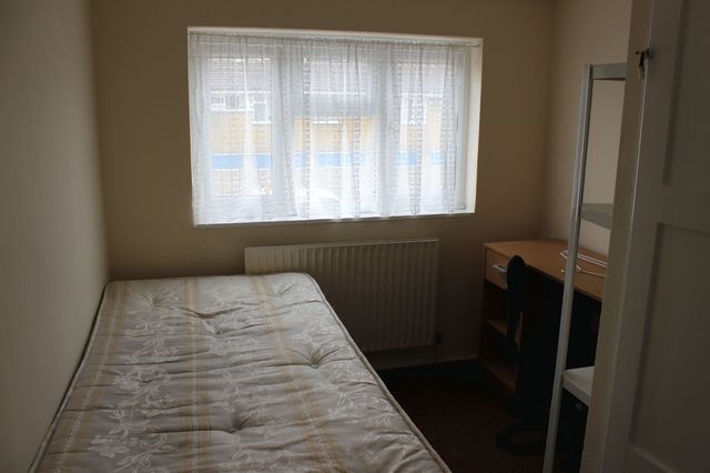  Image of 4 bedroom Semi-Detached house to rent in Ashwood Road Englefield Green Egham TW20 at Ashwood Road Englefield Green Egham, TW20 0SU