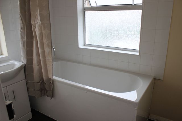  Image of 4 bedroom Semi-Detached house to rent in Ashwood Road Englefield Green Egham TW20 at Ashwood Road Englefield Green Egham, TW20 0SU