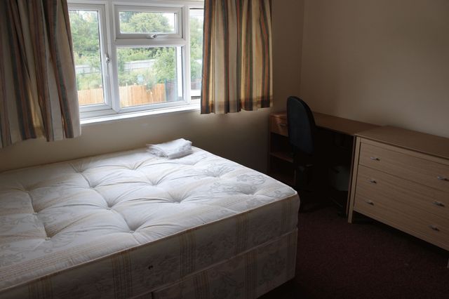  Image of 4 bedroom Semi-Detached house to rent in Ashwood Road Englefield Green Egham TW20 at Ashwood Road Englefield Green Egham, TW20 0SU