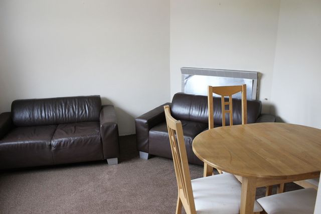  Image of 1 bedroom Property to rent in Ashwood Road Englefield Green Egham TW20 at Ashwood Road Englefield Green Egham, TW20 0SU