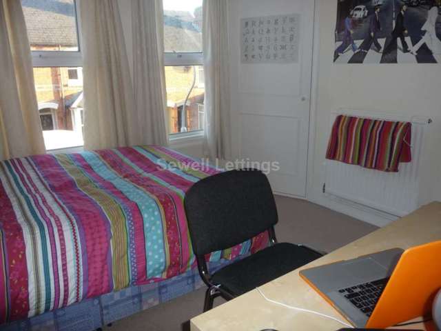  Image of 3 bedroom Terraced house to rent in Auckland Road Earley Reading RG6 at Auckland Road  Reading, RG6 1NY