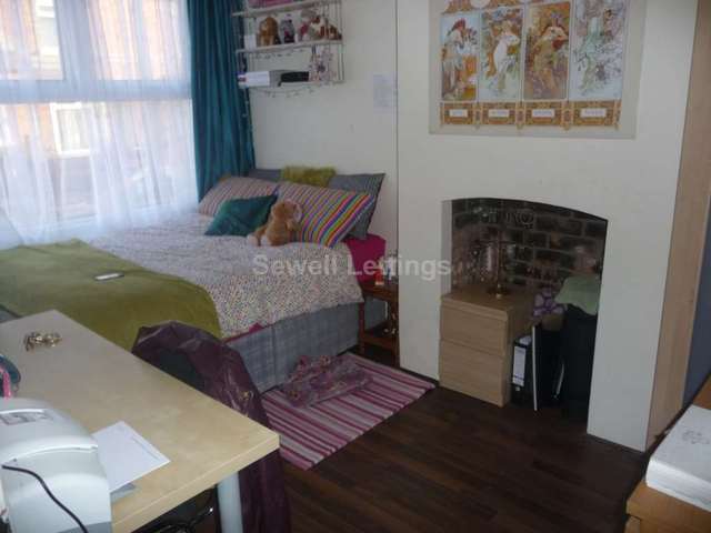  Image of 3 bedroom Terraced house to rent in Auckland Road Earley Reading RG6 at Auckland Road  Reading, RG6 1NY