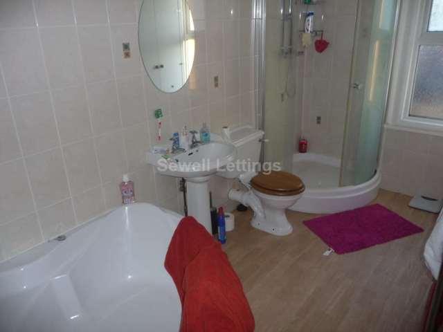  Image of 3 bedroom Terraced house to rent in Auckland Road Earley Reading RG6 at Auckland Road  Reading, RG6 1NY