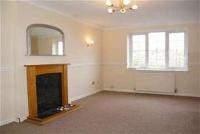  Image of 4 bedroom Terraced house to rent in Austin Crescent Plymouth PL6 at Plymouth, PL6 5QT