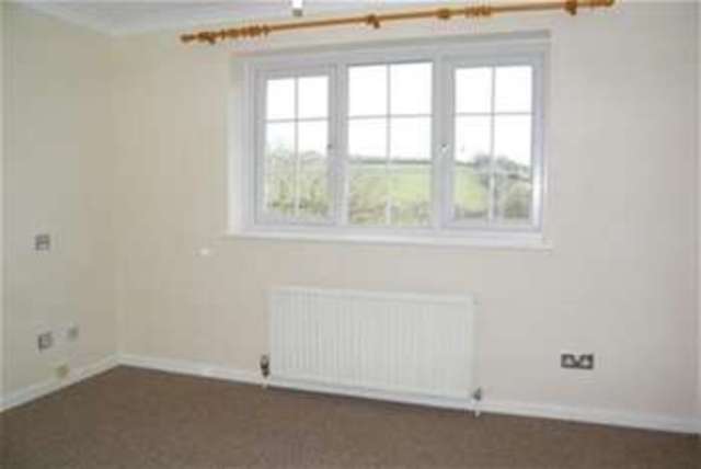  Image of 4 bedroom Terraced house to rent in Austin Crescent Plymouth PL6 at Plymouth, PL6 5QT