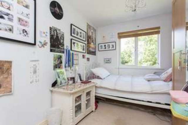  Image of 4 bedroom Detached house for sale in Aviary Close Hambrook Chichester PO18 at Aviary Close Hambrook Chichester, PO18 8UN