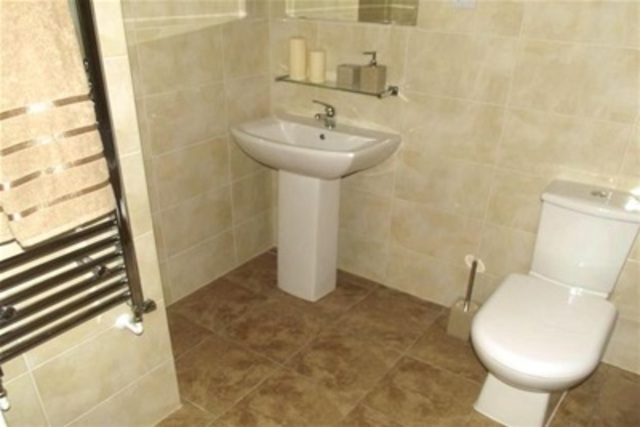  Image of 1 bedroom Flat to rent in Tithe Barn Road Wellingborough NN8 at Wellingborough, NN8 1DE