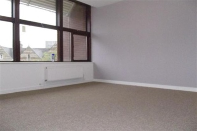  Image of 1 bedroom Flat to rent in Tithe Barn Road Wellingborough NN8 at Wellingborough, NN8 1DE