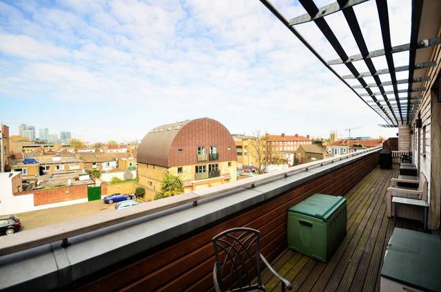  Image of 2 bedroom Flat to rent in Woodland Crescent London SE10 at Axis Court  Greenwich, SE10 9UD