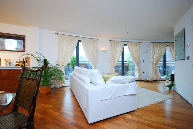  Image of 2 bedroom Flat to rent in Woodland Crescent London SE10 at Axis Court  Greenwich, SE10 9UD