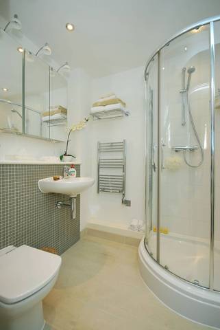  Image of 2 bedroom Flat to rent in Woodland Crescent London SE10 at Axis Court  Greenwich, SE10 9UD