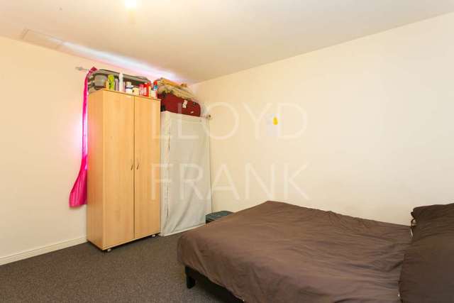  Image of 1 bedroom Apartment for sale in Centreway Apartments Axon Place Ilford IG1 at Axon Place Ilford Ilford, IG1 1NL