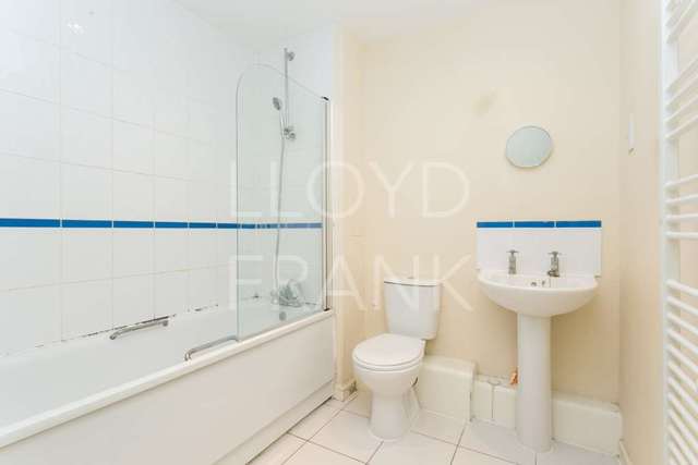 Image of 1 bedroom Apartment for sale in Centreway Apartments Axon Place Ilford IG1 at Axon Place Ilford Ilford, IG1 1NL