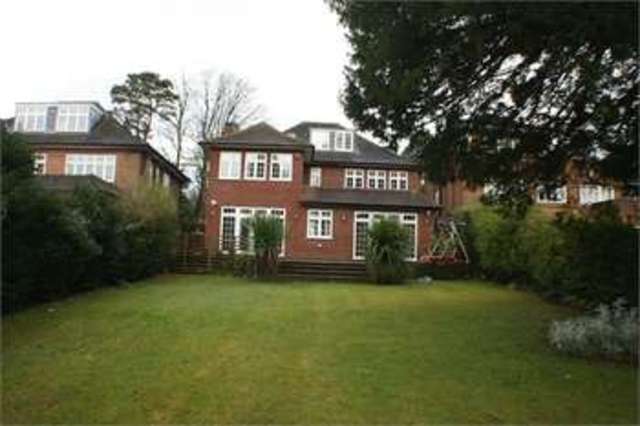  Image of 5 bedroom Detached house to rent in Aylmer Drive Stanmore HA7 at Stanmore Stanmore, HA7 3EJ