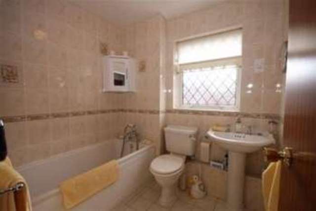  Image of 4 bedroom Detached house to rent in Benenden Close Seaford BN25 at Seaford, BN25 3PG