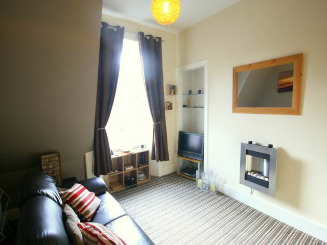  Image of 2 bedroom Flat to rent in Balfour Street Edinburgh EH6 at Leith Walk Edinburgh Edinburgh, EH6 5DL