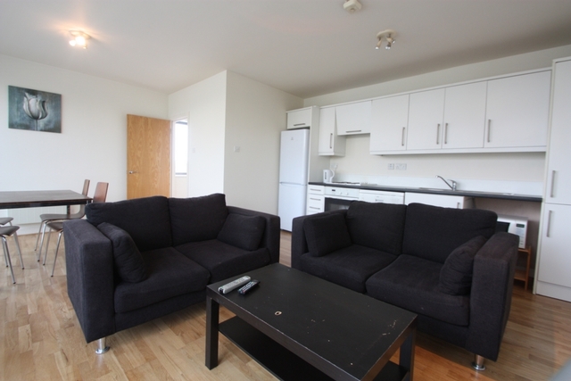  Image of 3 bedroom Flat for sale in Balham Hill London SW12 at Balham Hill  London, SW12 9DL