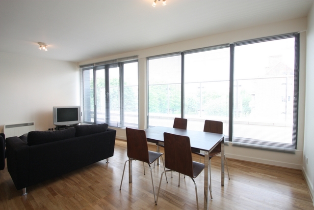  Image of 3 bedroom Flat for sale in Balham Hill London SW12 at Balham Hill  London, SW12 9DL