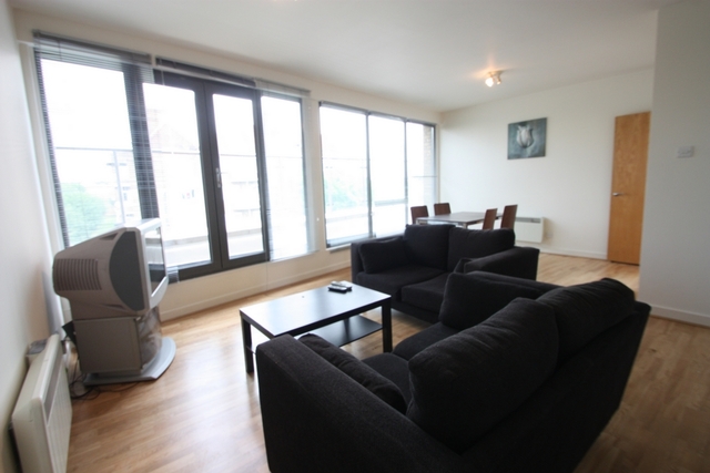  Image of 3 bedroom Flat for sale in Balham Hill London SW12 at Balham Hill  London, SW12 9DL