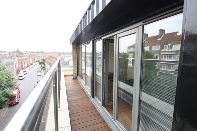  Image of 3 bedroom Flat for sale in Balham Hill London SW12 at Balham Hill  London, SW12 9DL