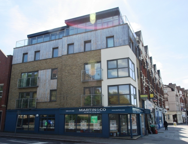  Image of 3 bedroom Flat for sale in Balham Hill London SW12 at Balham Hill  London, SW12 9DL