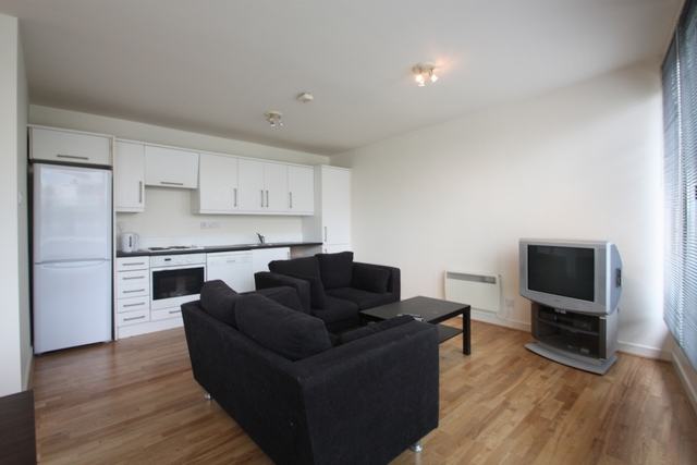  Image of 3 bedroom Flat for sale in Balham Hill London SW12 at Balham Hill  London, SW12 9DL