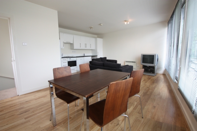  Image of 3 bedroom Flat for sale in Balham Hill London SW12 at Balham Hill  London, SW12 9DL