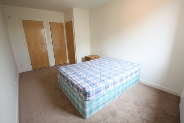  Image of 3 bedroom Flat for sale in Balham Hill London SW12 at Balham Hill  London, SW12 9DL